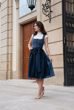 Laden Sie das Bild in den Galerie-Viewer, Dirndl Glasgow Navy Blau
