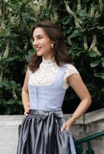Load image into Gallery viewer, Dirndl Seide Hellblau Detail
