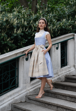 Load image into Gallery viewer, Dirndl Samt Geneva Hellblau
